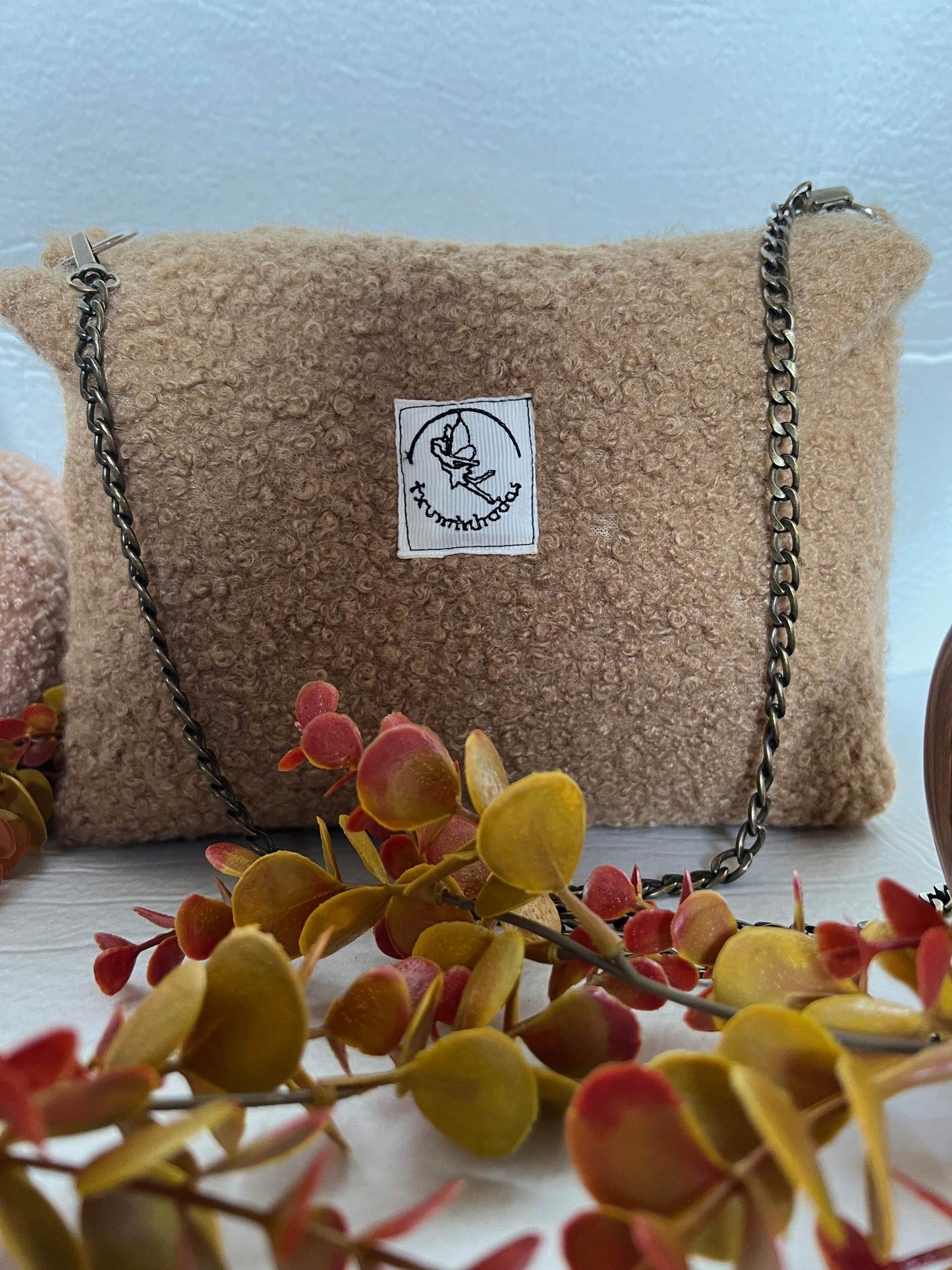 Bolso de mano artesanal – Modelo Nilo Bouclé